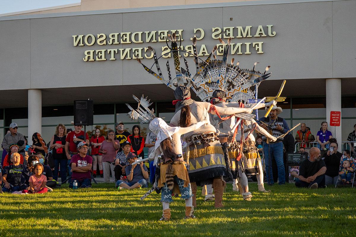 Dancers performing in their traditional clothing at the 火博体育 Balloon Glow